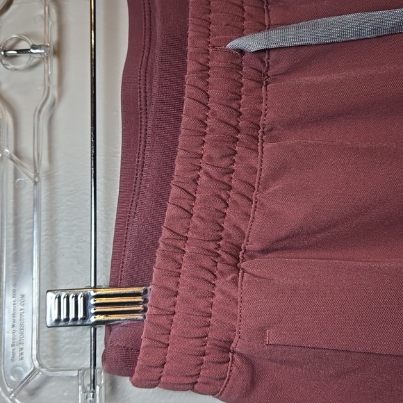 Figs Mari Skinny Ulta Rose Joggers NWOT - Picture 7 of 13